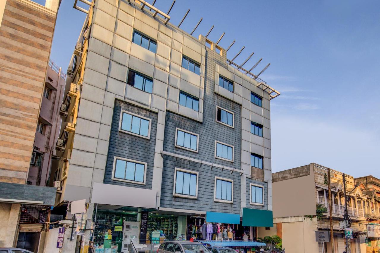 Oyo 18431 Hotel Celestee Grand Haydarabad Dış mekan fotoğraf